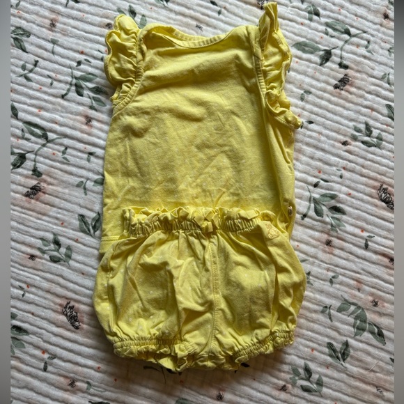 Baby GAP Mix and Match Ruffle Body Suit & Bloomer Sets (6 outfits) - Picture 6 of 13